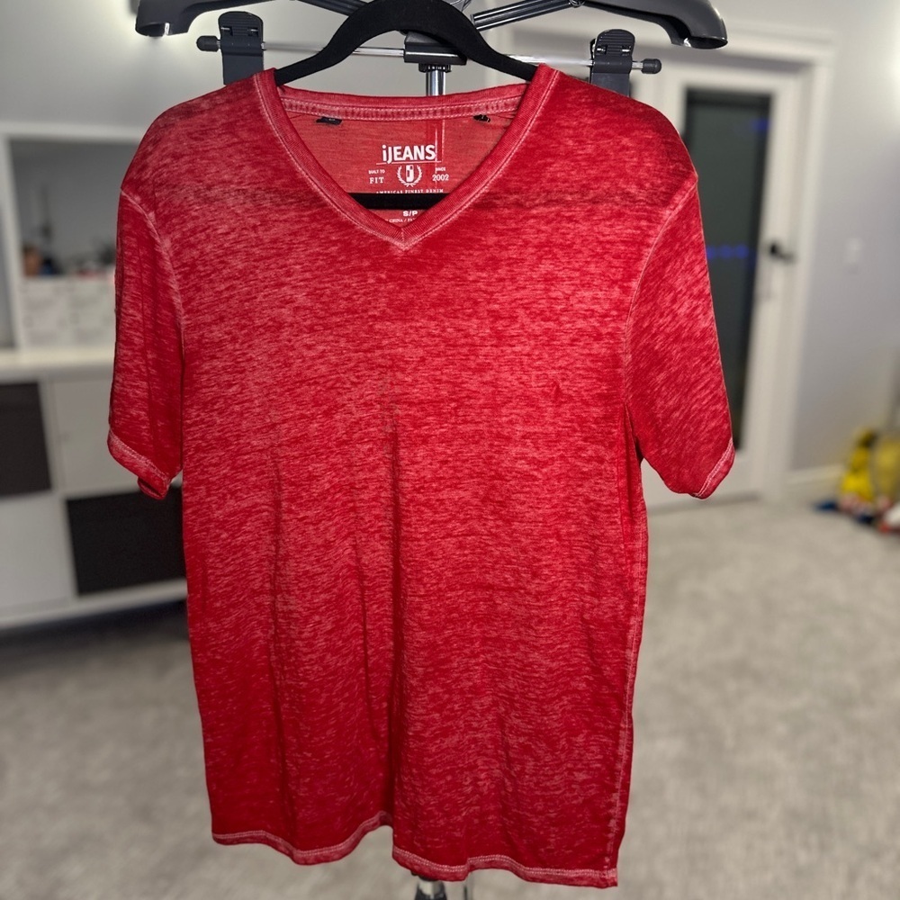 Red V-Neck Men's Short Sleeve Tee